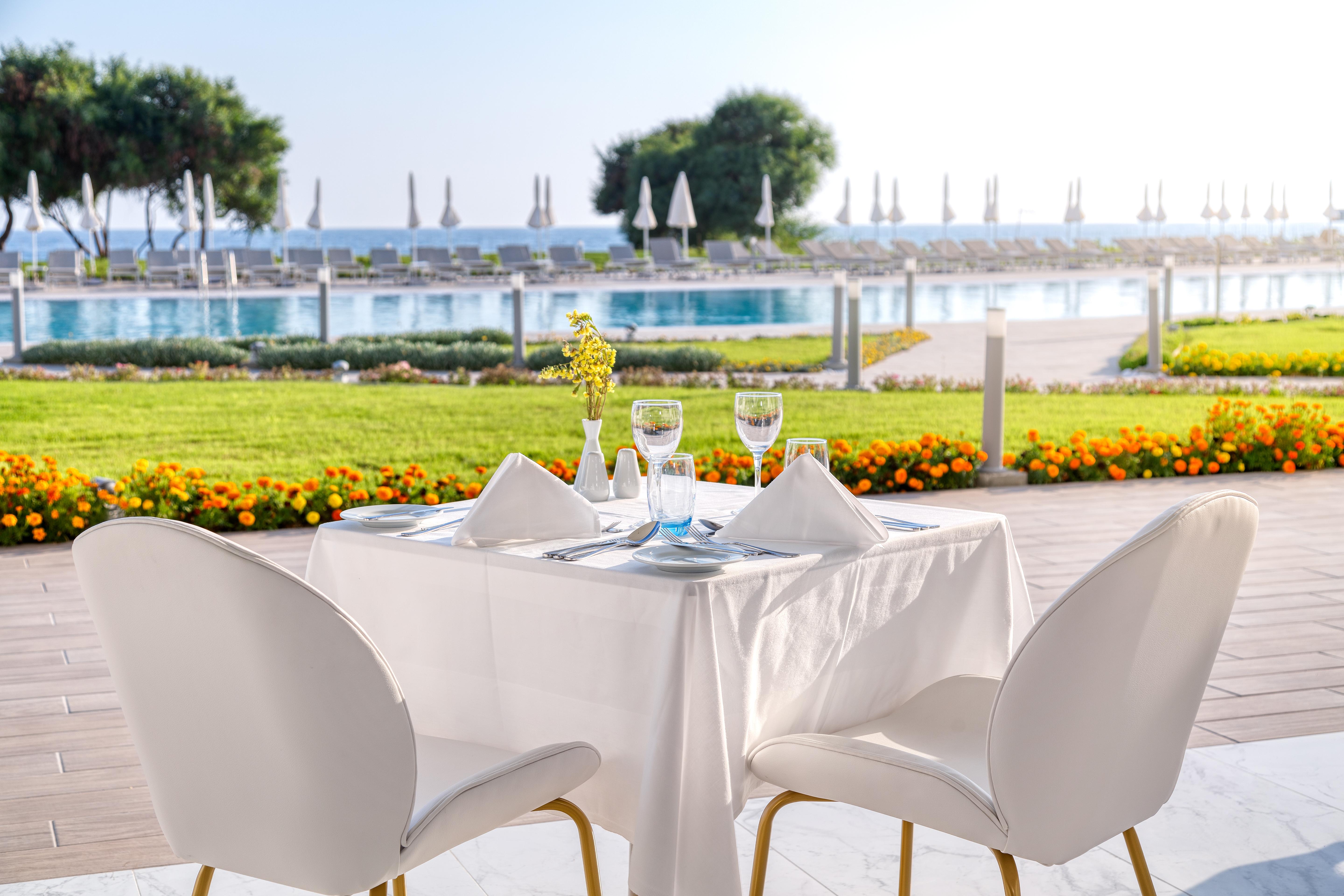 Ivi Mare - Designed For Adults By Louis Hotels Geroskipou Esterno foto The resort's pool