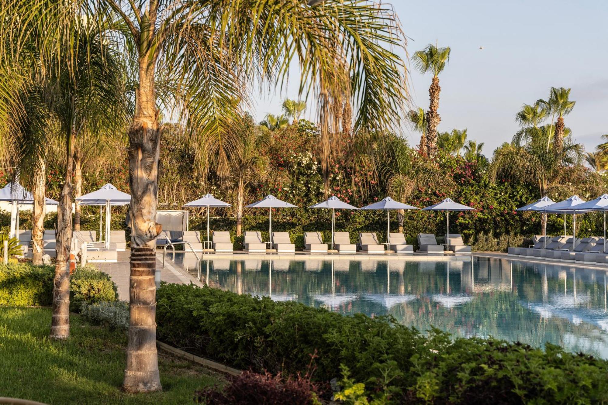 Ivi Mare - Designed For Adults By Louis Hotels Geroskipou Esterno foto The pool at the Four Seasons Resort