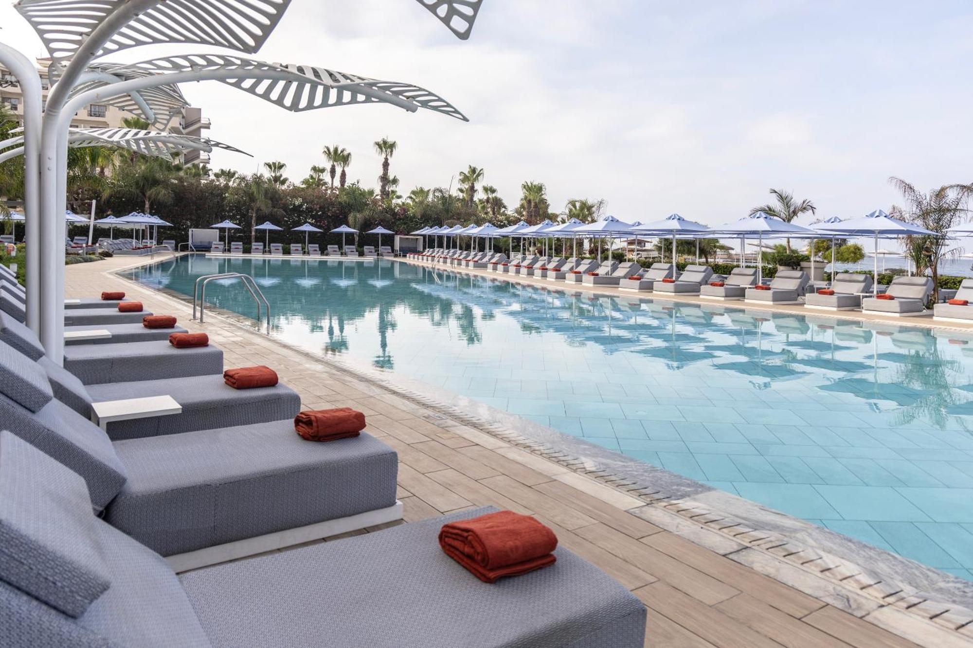 Ivi Mare - Designed For Adults By Louis Hotels Geroskipou Esterno foto Pool at the Hilton Tel Aviv