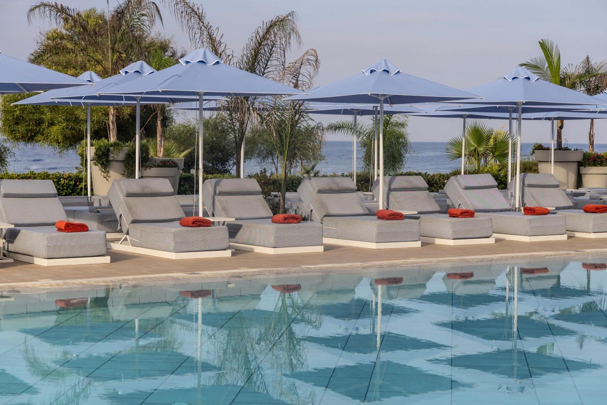 Ivi Mare - Designed For Adults By Louis Hotels Geroskipou Esterno foto Pool at the Westin Athens