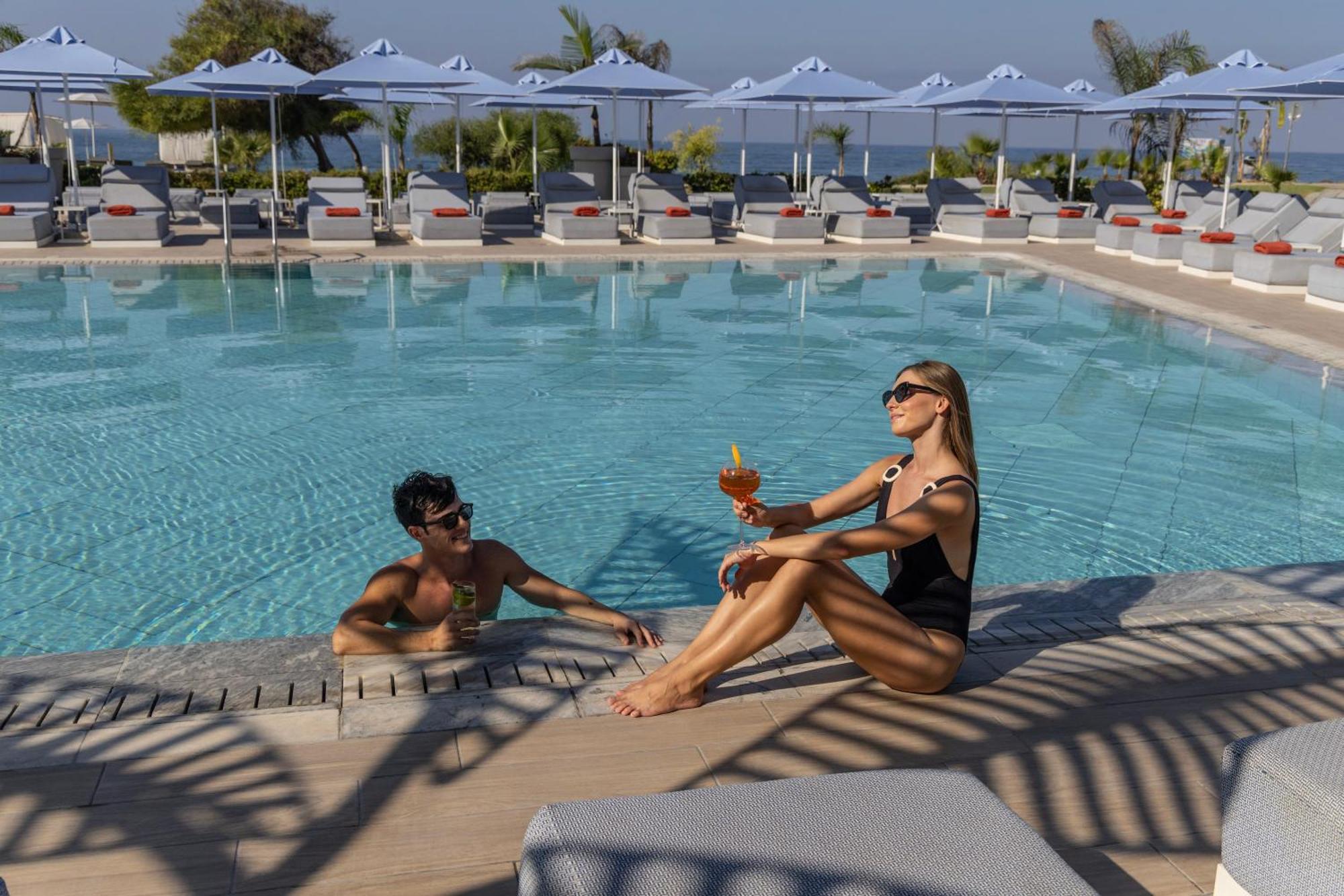 Ivi Mare - Designed For Adults By Louis Hotels Geroskipou Esterno foto Pool at the hotel