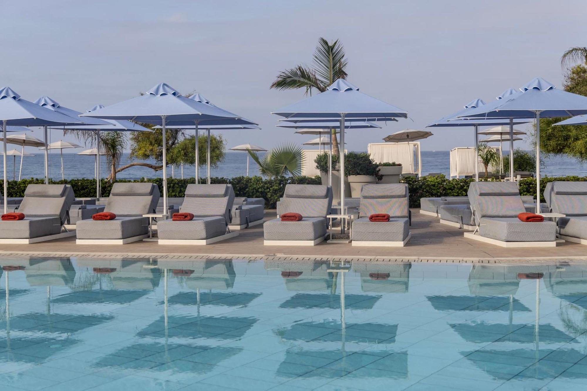 Ivi Mare - Designed For Adults By Louis Hotels Geroskipou Esterno foto The swimming pool at the hotel