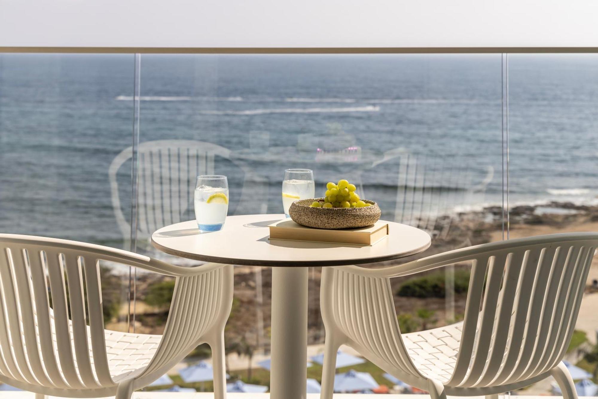 Ivi Mare - Designed For Adults By Louis Hotels Geroskipou Esterno foto View from the hotel