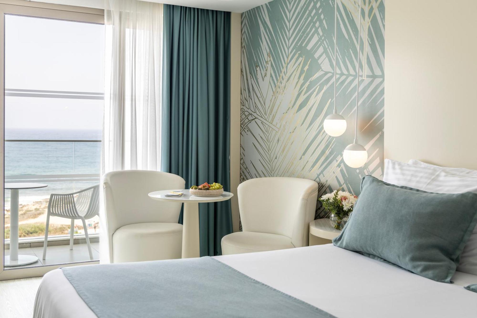 Ivi Mare - Designed For Adults By Louis Hotels Geroskipou Esterno foto A room at the hotel